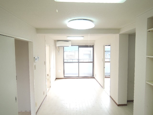 居室・リビング　ゆったり過ごせる居間です