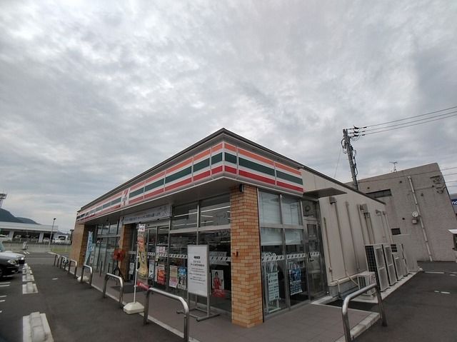 コンビニ　セブンイレブン善通寺上吉田店（コンビニ）まで350m