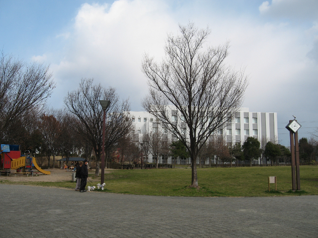 病院　医療法人社団六心会伊丹恒生脳神経（病院）まで520m