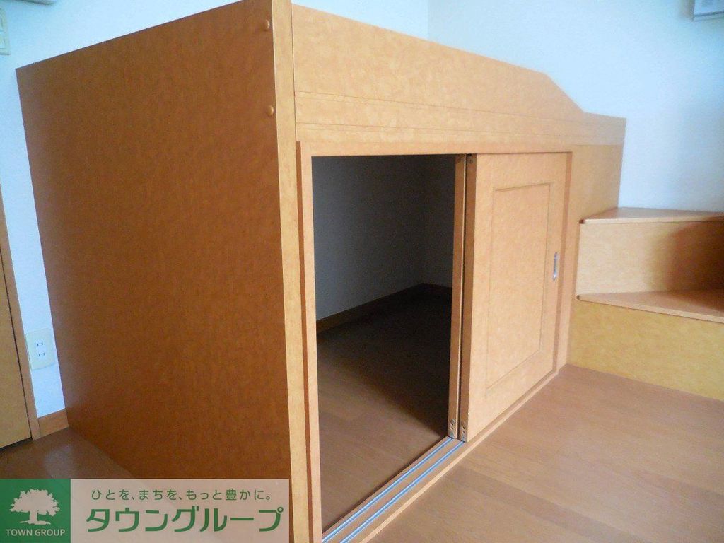 その他部屋・スペース　ベット下にも奥行きのある収納があります。