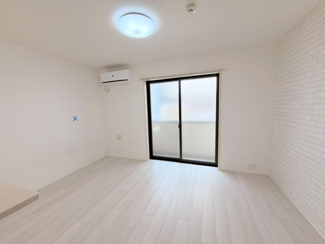 居室・リビング　明るく広々としたリビングです。