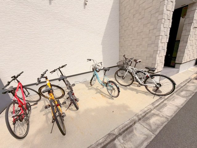 駐車場　敷地内には入居者専用の駐輪スペースもあります。