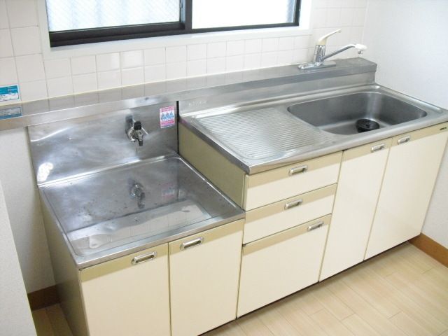 キッチン　全面窓の明るいキッチンです★