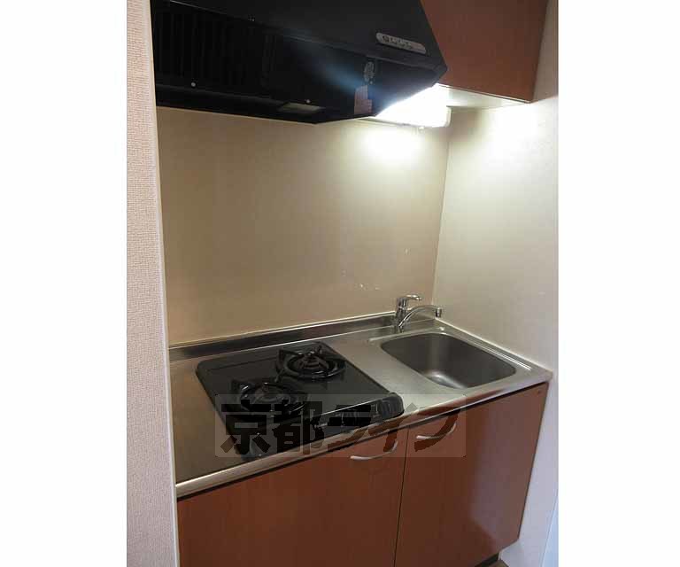 キッチン　浴室乾燥機付きのお風呂です。