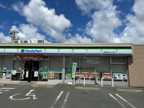 コンビニ　ファミリーマート 豊橋東岩田三丁目店（コンビニ）まで586m