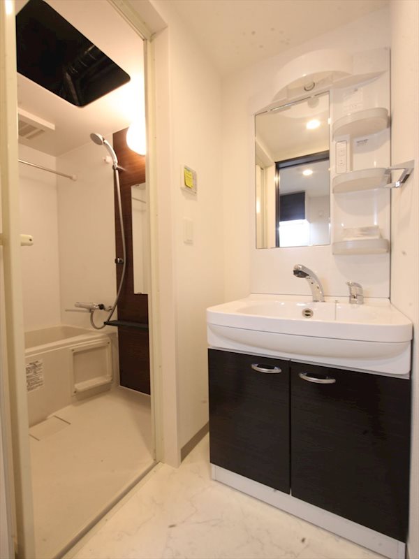 洗面設備　脱衣所　独立洗面台（シャンプードレッサー付）