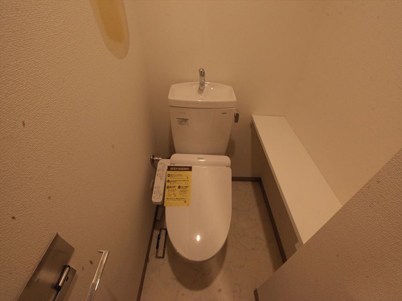 トイレ　温水洗浄便座付トイレ