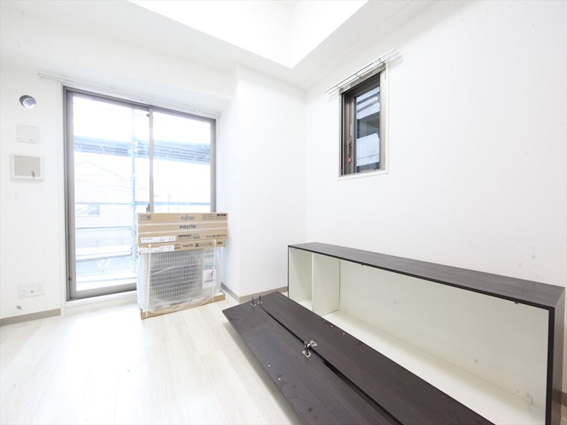 バルコニー　洋室6帖　2面採光　エアコン完備　バルコニー