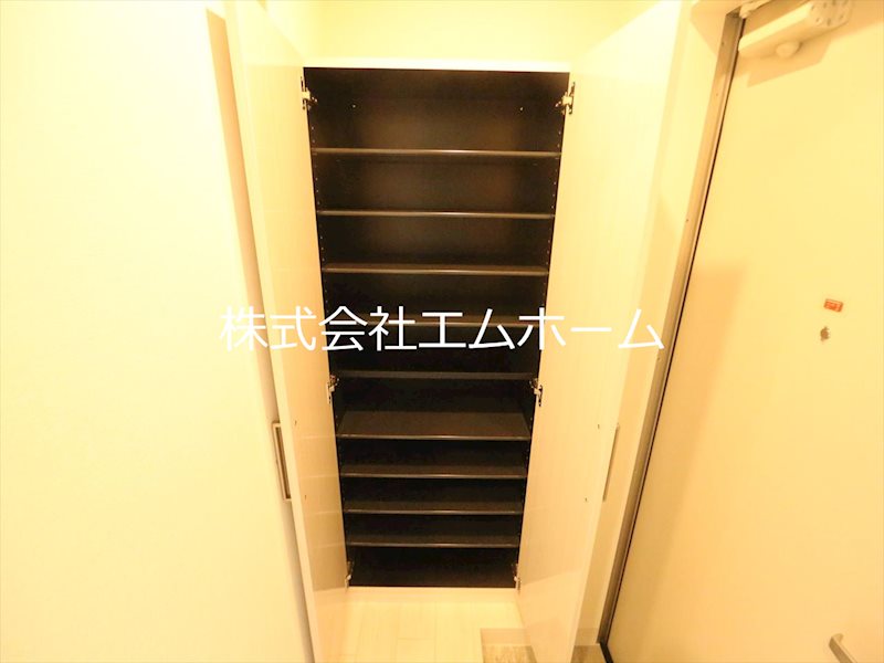 玄関　玄関　トールタイプシューズボックス付（収納充実してます）