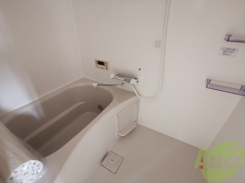 バス・シャワールーム　バスルームは疲れを癒すのに十分な広さです。