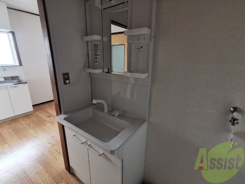 洗面設備　独立洗面台は朝の支度などに便利ですよね！