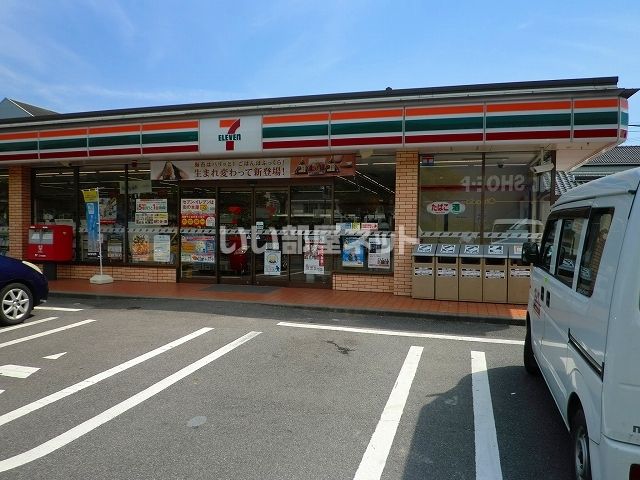 コンビニ　セブンイレブン原宿店（コンビニ）まで740m
