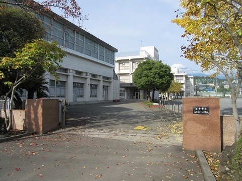 小学校　富士市立吉永第一小学校（小学校）まで682m