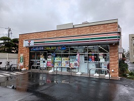 コンビニ　セブンイレブン（コンビニ）まで435m