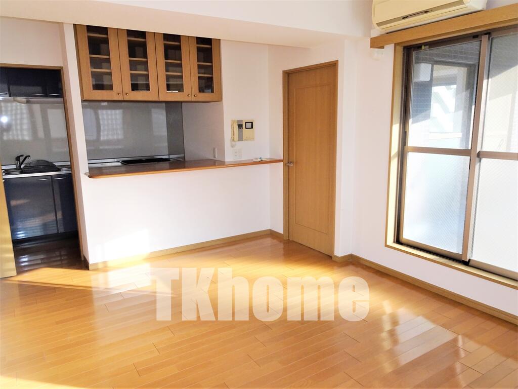 居室・リビング　明るいＬＤＫ・広々１９帖（同マンション別室・参考写真）