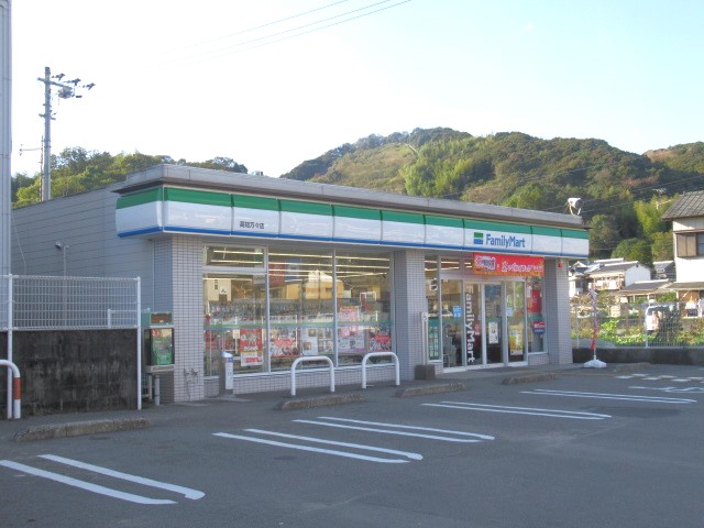 コンビニ　ファミリーマート高知万々店（コンビニ）まで1026m