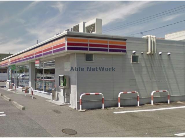 コンビニ　ファミリーマート岡崎法性寺店（コンビニ）まで640m