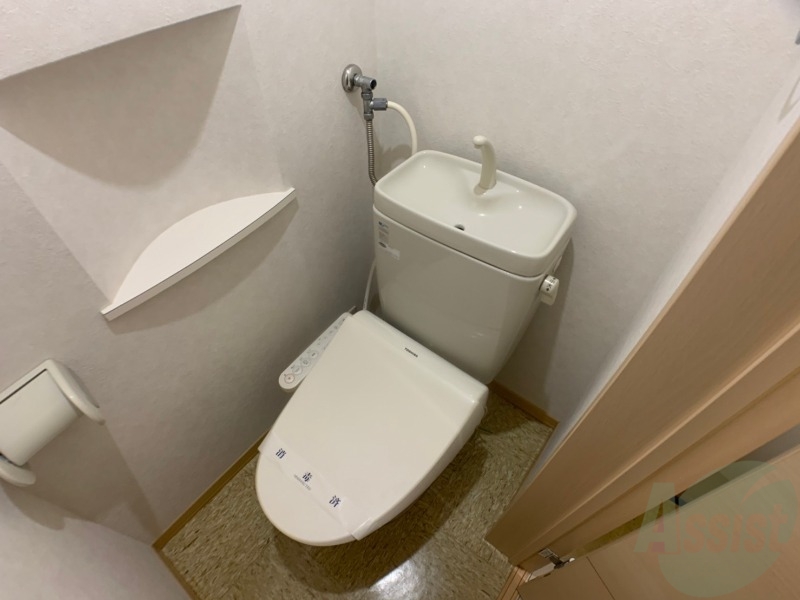 トイレ　ウォシュレット機能がついたトイレ。安心して使用できますね。
