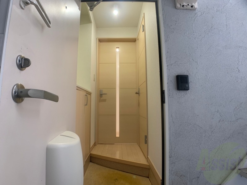 玄関　玄関の様子です。明るい印象ですね。気分もあがりそう。