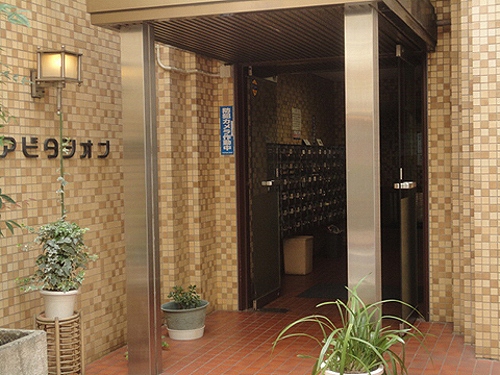 セキュリティ　エントランス外観　※前回募集時2012年7月撮影