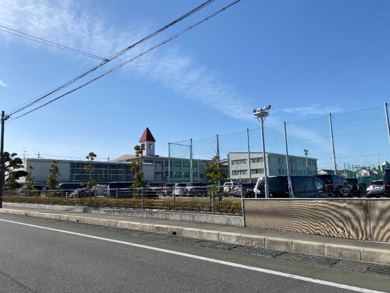 小学校　掛川市立中央小学校（小学校）まで757m