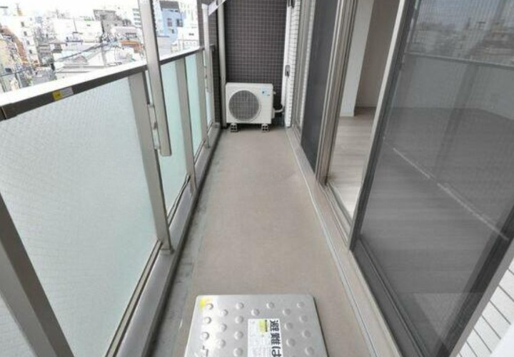 バルコニー　外からの目が気にならないバルコニーで洗濯物が干せます