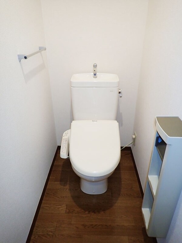 トイレ　温水洗浄便座つき！