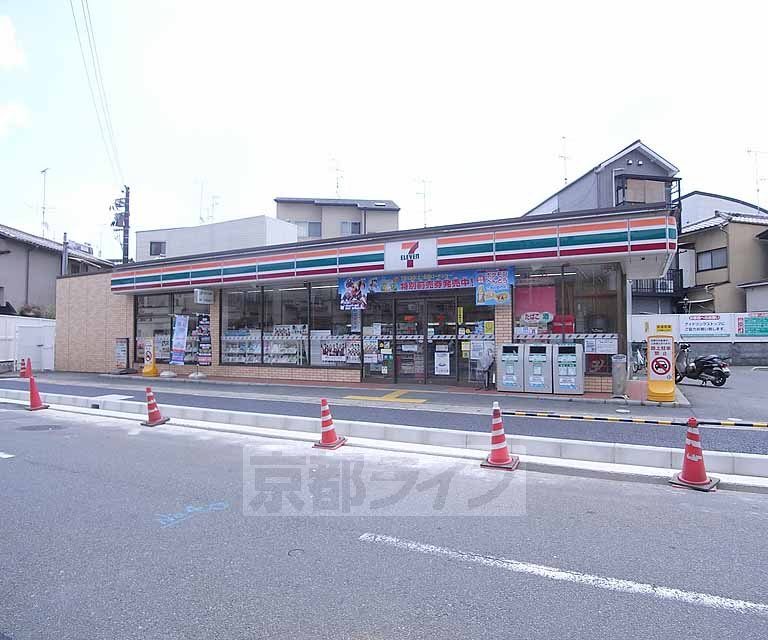 コンビニ　セブンイレブン京都牛ケ瀬店（コンビニ）まで300m