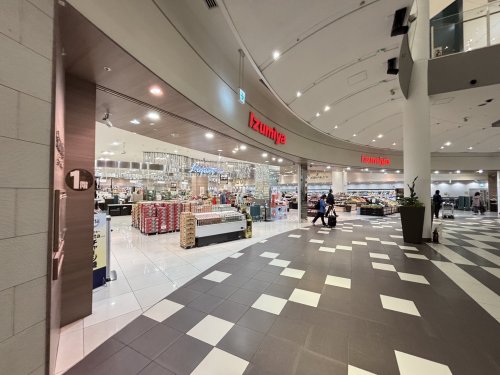 スーパー　イズミヤ 西宮ガーデンズ店（スーパー）まで745m