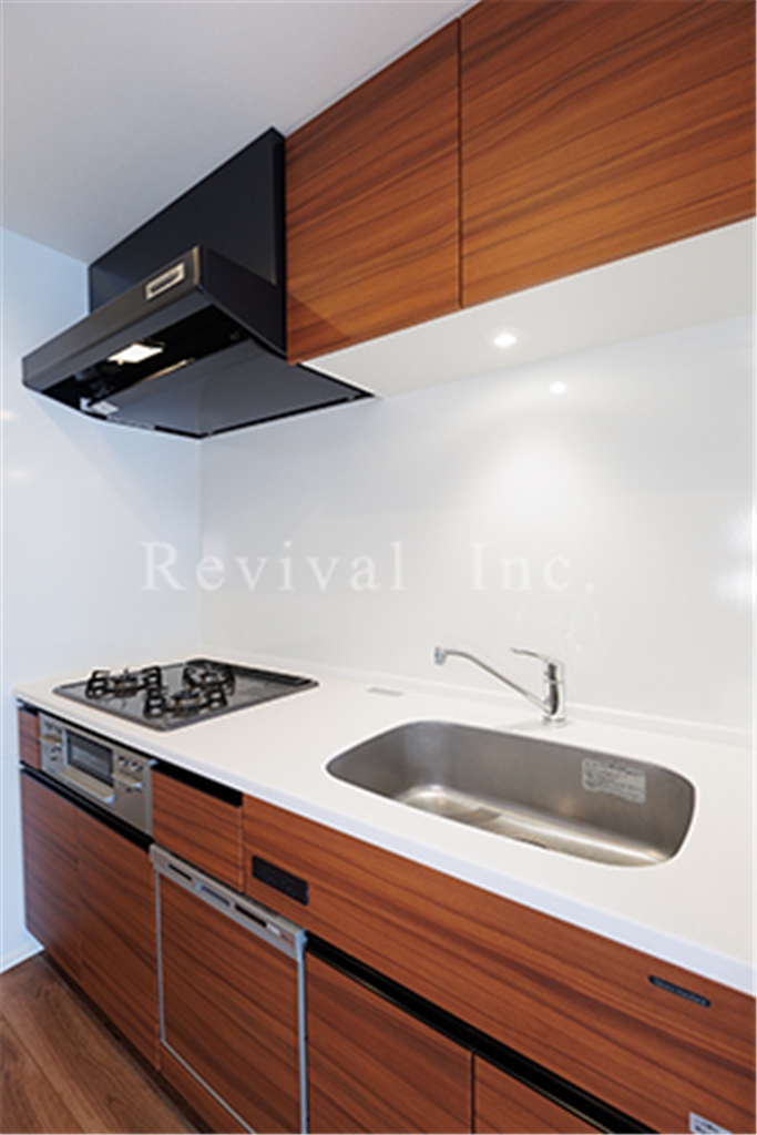 キッチン　3口ガスコンロのカウンターキッチンでございます