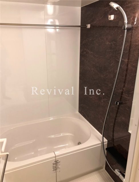 バス・シャワールーム　追い焚き・浴室乾燥完備でございます