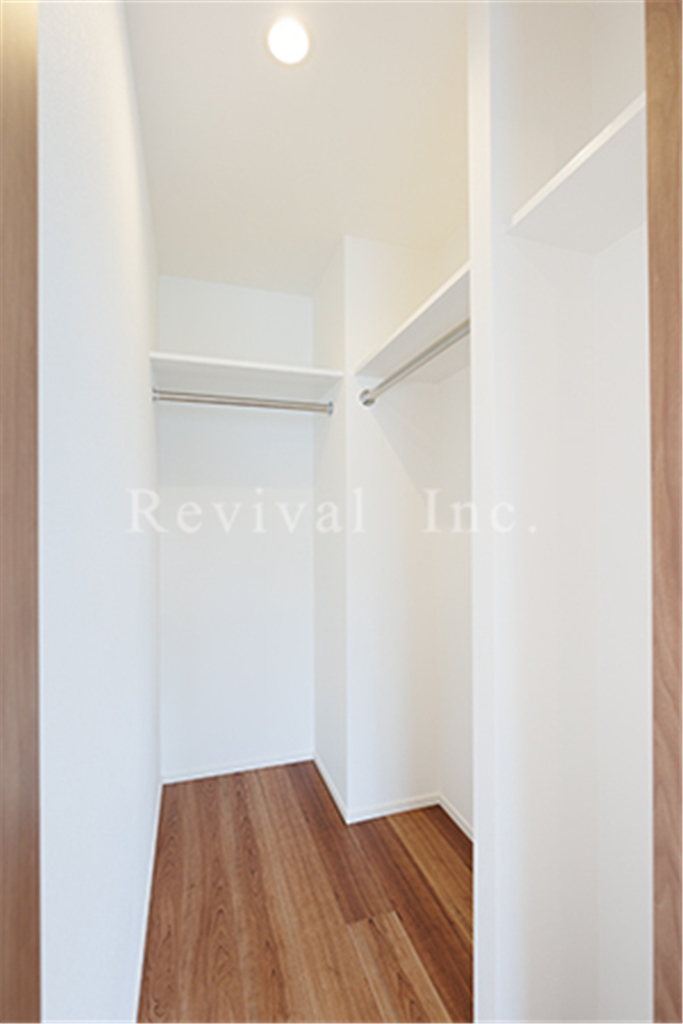 収納　奥行のあるウォークインクローゼット完備