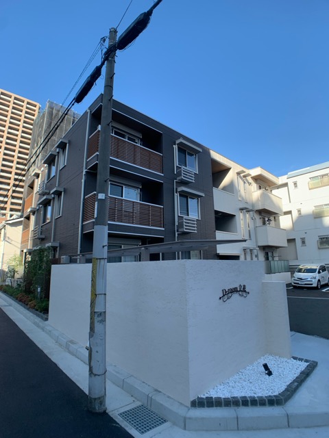 建物外観　オートロック付きで安心！宅配BOX付きで便利！