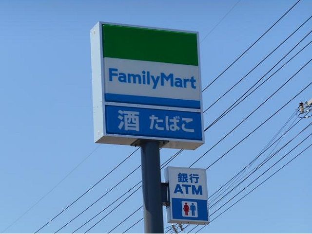 コンビニ　ファミリーマート名古屋西高校前店（コンビニ）まで569m