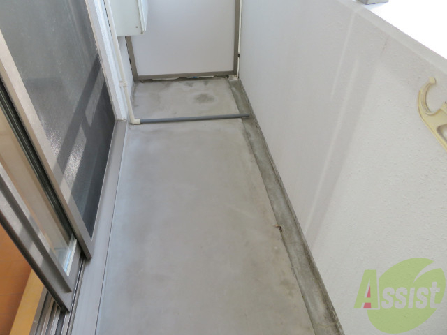 バルコニー　バルコニーは西向き、午後のお洗濯がよく乾きそうですね