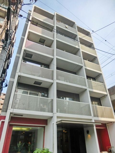 建物外観　近くに大型ショッピングモールがあり