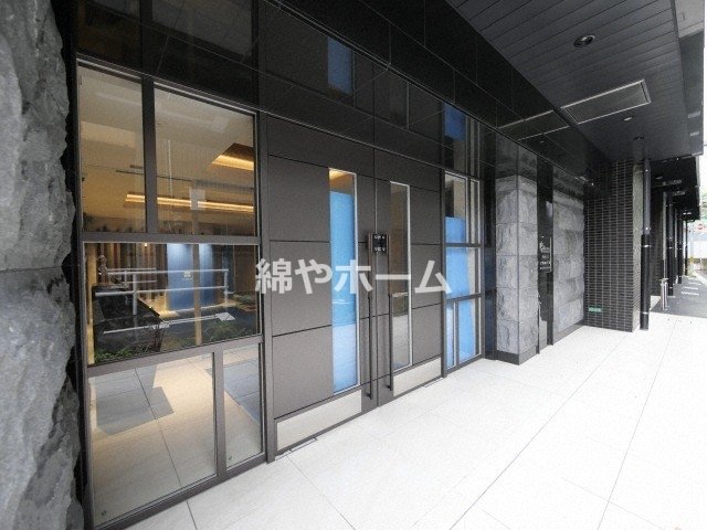 エントランス　落ち着いたエントランスです