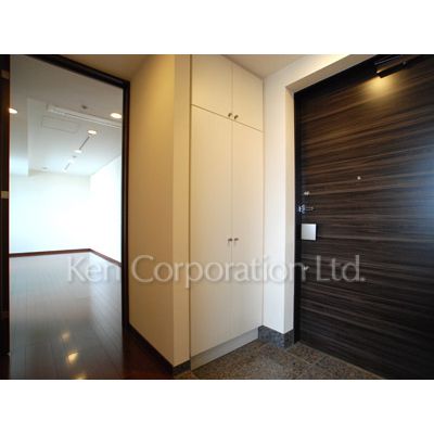 玄関　同タイプ19階のお部屋を撮影。仕様が異なることがあります。