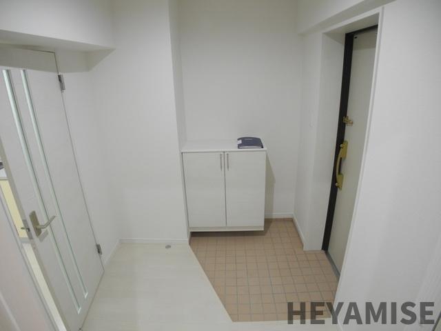 玄関　※反転間取りの別のお部屋の写真です※