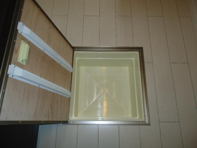 キッチン　床下収納