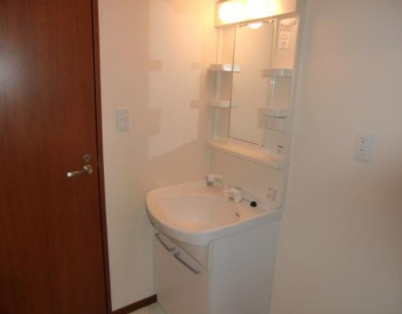 洗面設備　スペースが確保できる洗面所です