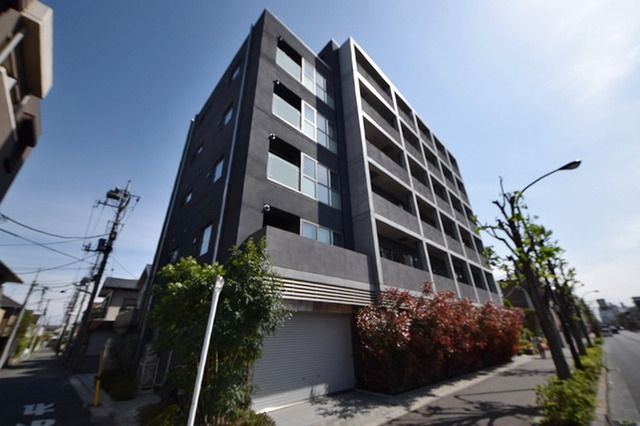 建物外観　★安心の大きな通り沿い★