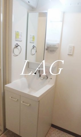 洗面設備　独立洗面台になります。