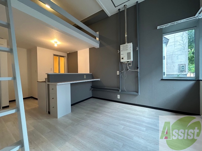 その他部屋・スペース　寝室を別角度から撮りました。どう家具を配置しますか？