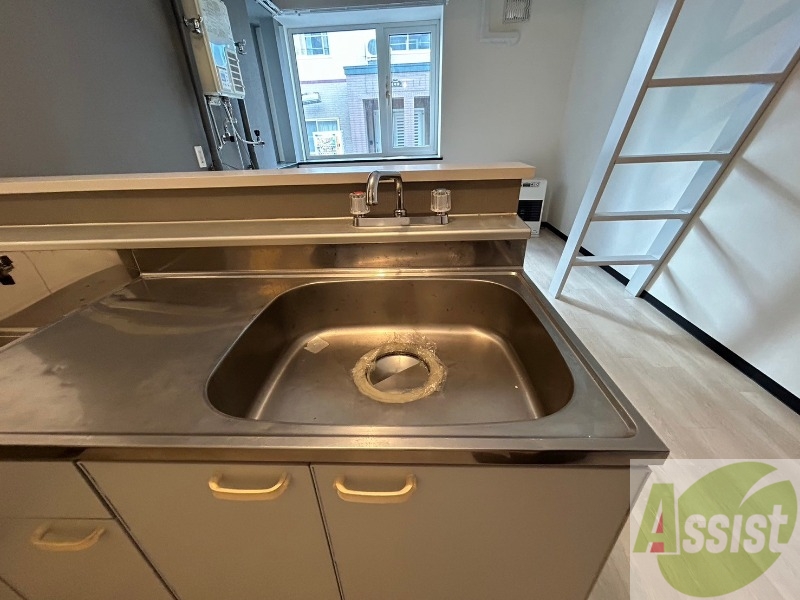 洗面設備　キッチンのシンクはピカピカで掃除意欲が湧いてきそう！