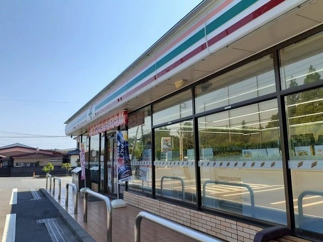 コンビニ　セブンイレブン（コンビニ）まで550m