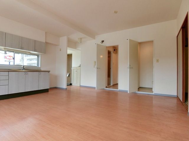 その他部屋・スペース　広々リビング♪