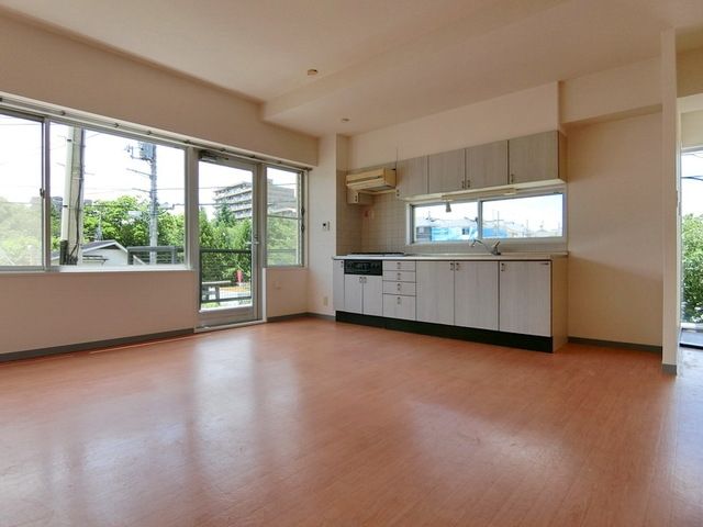 居室・リビング　明るいお部屋です♪