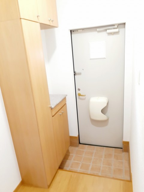 玄関　シューズボックスがついていて、広々とした玄関を確保できます！