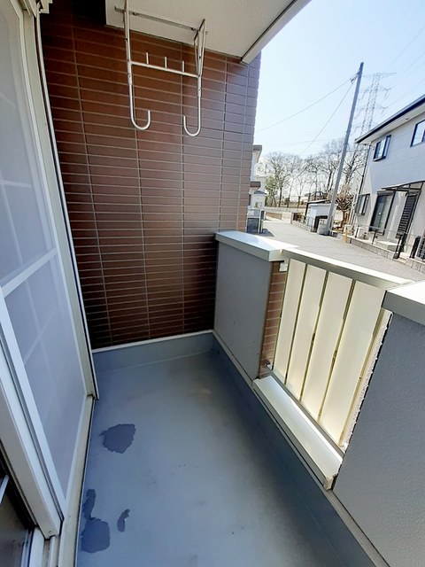 バルコニー　洗濯物を干している時に雨が急に降っても大丈夫なバルコニー！